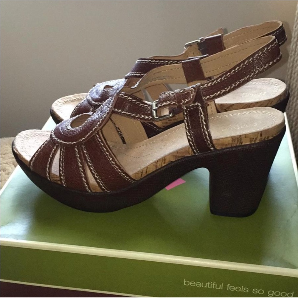 Naturalizer Chunky Heel Brown Sandals - Picture 3 of 8